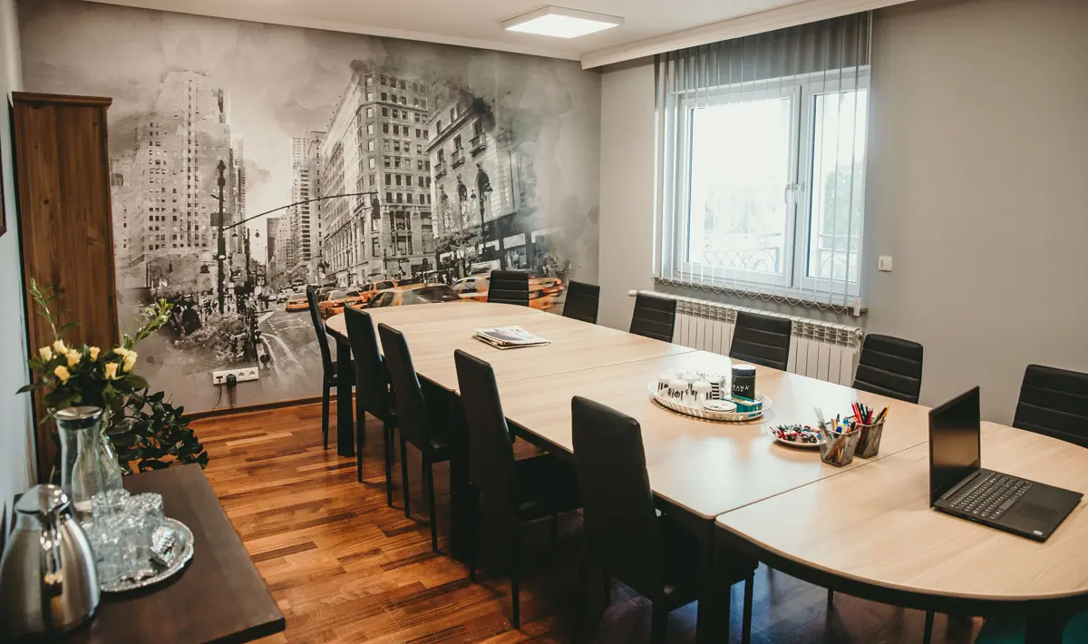 Sala z muralem Nowego Jorku w English Studio